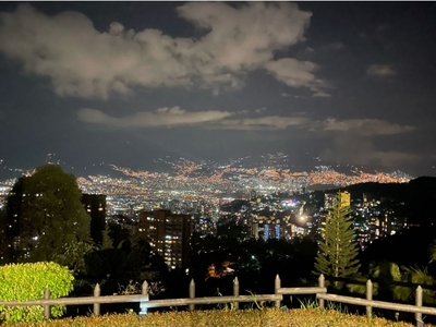 Vivienda de alto standing de 2090 m2 en venta Medellín, Colombia