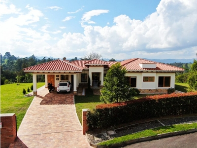 Vivienda de alto standing de 2508 m2 en venta Carmen de Viboral, Departamento de Antioquia