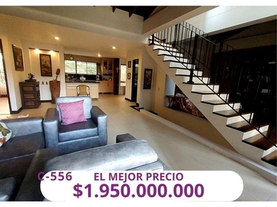Vivienda de alto standing de 296 m2 en venta Sabaneta, Colombia