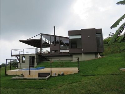Vivienda de alto standing de 3500 m2 en venta Yumbo, Departamento del Valle del Cauca