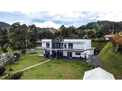 Vivienda de alto standing de 3850 m2 en venta La Ceja, Departamento de Antioquia