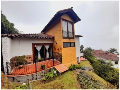 Vivienda de alto standing de 4040 m2 en venta Medellín, Colombia