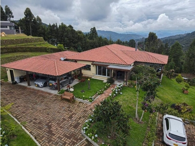 Vivienda de alto standing de 5000 m2 en venta Medellín, Colombia