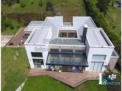 Vivienda de alto standing de 5700 m2 en venta La Estrella, Departamento de Antioquia