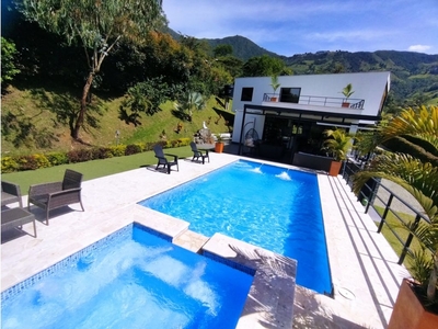 Vivienda de lujo de 2700 m2 en venta Copacabana, Departamento de Antioquia