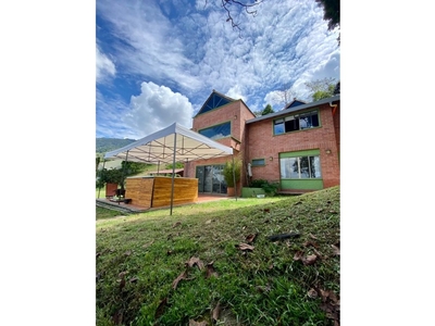 Vivienda exclusiva de 3000 m2 en alquiler Envigado, Colombia