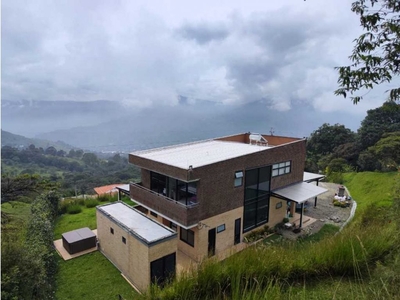 Vivienda de lujo de 4100 m2 en venta Bello, Departamento de Antioquia