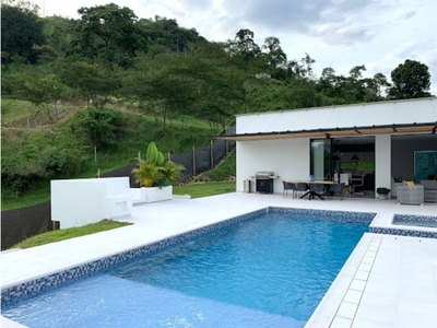 Vivienda exclusiva de 1499 m2 en venta Chinchiná, Colombia
