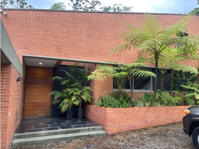 Vivienda exclusiva de 1800 m2 en alquiler Medellín, Departamento de Antioquia