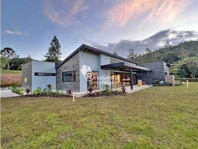 Vivienda exclusiva de 2500 m2 en venta Medellín, Departamento de Antioquia