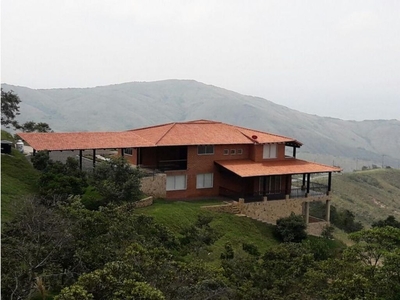 Vivienda exclusiva de 3900 m2 en venta Yumbo, Colombia