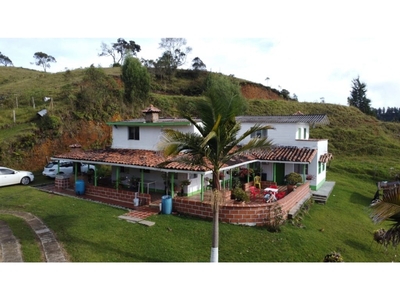 Vivienda exclusiva de 57000 m2 en venta Santa Helena, Departamento de Antioquia