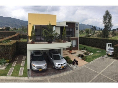 Vivienda exclusiva de 688 m2 en venta Cota, Cundinamarca