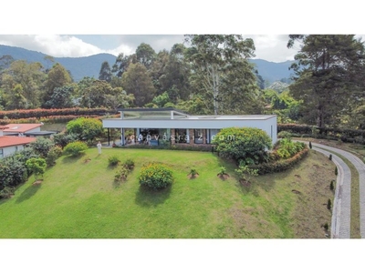 Casa de campo de alto standing de 4 dormitorios en venta La Ceja, Colombia