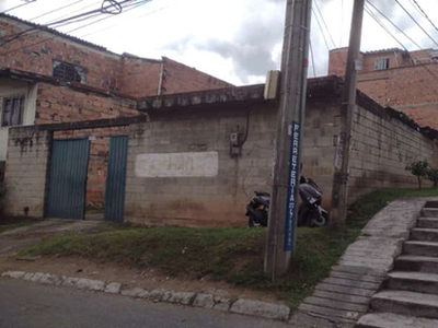 Terreno En Venta En Medellín - La Pradera