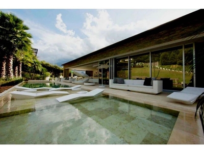Casa de campo de alto standing de 3600 m2 en venta Envigado, Departamento de Antioquia