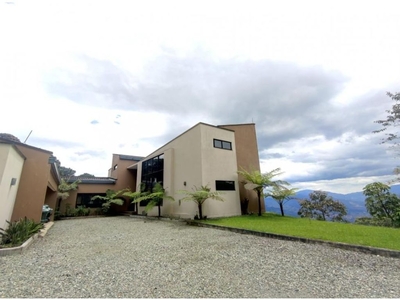 Vivienda de alto standing de 5853 m2 en venta Envigado, Colombia