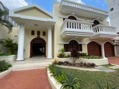Casa en renta en Villa Santos, Barranquilla, Atlántico | 465 m2 terreno y 531 m2 construcción