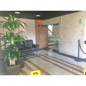 Oficina En Arriendo En Bogotá Santa Barbara. Cod 95023