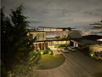 Vivienda exclusiva de 3216 m2 en venta Medellín, Departamento de Antioquia