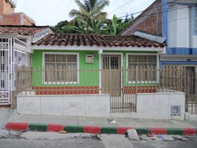Se vende hermosa casa en el barrio San Carlos - Palmira