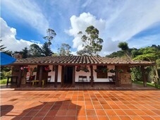 Vivienda de alto standing de 12800 m2 en venta Envigado, Departamento de Antioquia