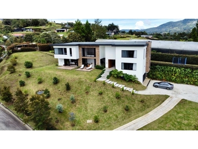 Casa de campo de alto standing de 2600 m2 en venta La Ceja, Departamento de Antioquia