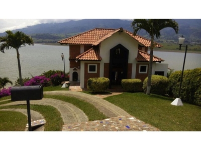Casa de campo de alto standing de 3950 m2 en venta Calima, Departamento del Valle del Cauca