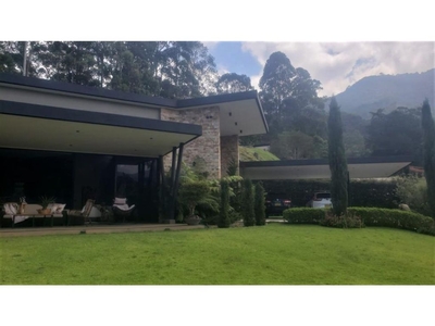 Casa de campo de alto standing de 4 dormitorios en venta Envigado, Colombia