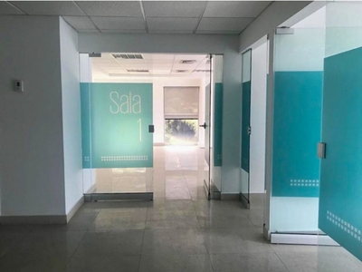 Exclusiva oficina de 488 mq en alquiler - Medellín, Colombia