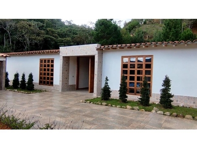 Casa de campo de alto standing de 3 dormitorios en venta La Ceja, Colombia