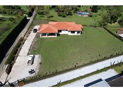 Casa de campo de alto standing de 3300 m2 en venta La Ceja, Colombia