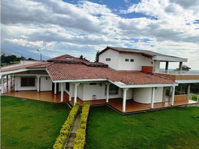 Casa de campo de alto standing de 8 dormitorios en venta El Cerrito, Colombia