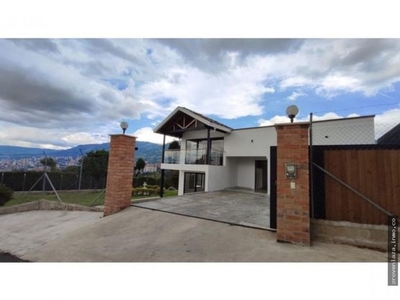 Vivienda exclusiva de 1700 m2 en alquiler Envigado, Departamento de Antioquia