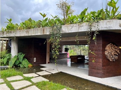 Vivienda de alto standing de 2000 m2 en venta Envigado, Colombia