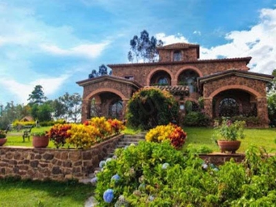 Villa en Venta en la Mesa de los Santos, Santander - Estilo Toscano - Lote 3.400 M2