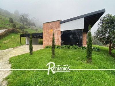 Casa en Arriendo en Centro, Envigado , Antioquia