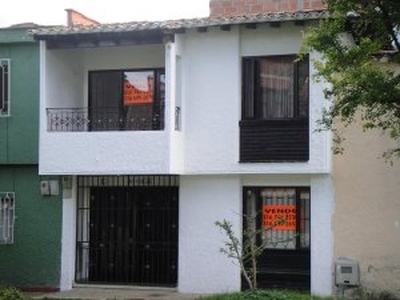 Hermosa casa unifamiliar remodelada - barrio fatima - Medellín