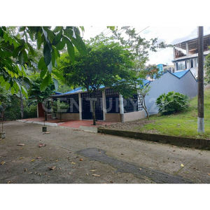 Casa Con Ampliaciones Barrio Araguaney