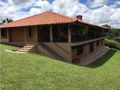 Casa de campo de alto standing de 4265 m2 en venta Quimbaya, Colombia