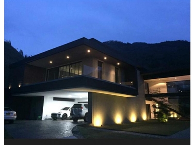 Vivienda exclusiva de 3270 m2 en venta Medellín, Departamento de Antioquia