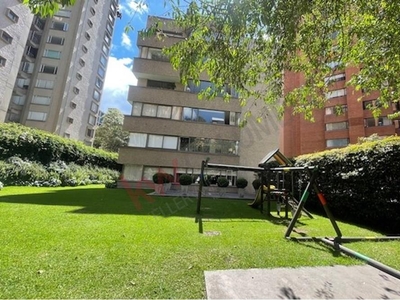Apartamento en venta en sector exclusivo de La Cabrera, remodelado y vista exterior.