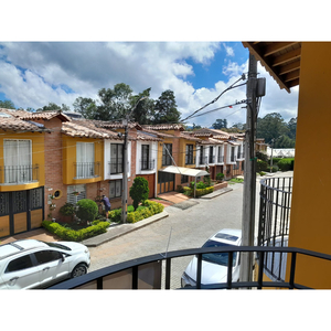 Casa En Arriendo En La Urbanización Pinolinda En La Ceja.