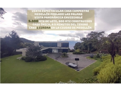 Casa de campo de alto standing de 4 dormitorios en venta Medellín, Departamento de Antioquia