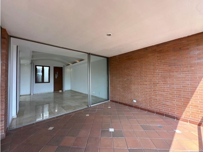 Piso de alto standing de 245 m2 en alquiler en Cali, Departamento del Valle del Cauca