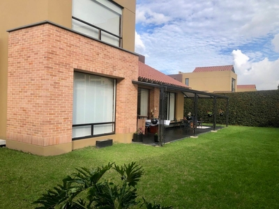 Vivienda de lujo de 445 m2 en venta Condominio Campestre Kalamary, Chía, Cundinamarca