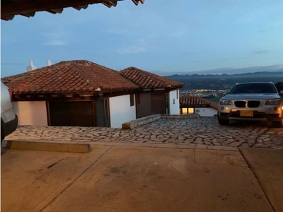 Casa de campo de alto standing de 2560 m2 en venta Chía, Cundinamarca