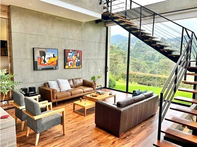 Casa de campo de alto standing de 2650 m2 en venta Envigado, Departamento de Antioquia
