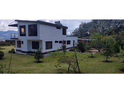 Casa de campo de alto standing de 2800 m2 en venta La Ceja, Departamento de Antioquia