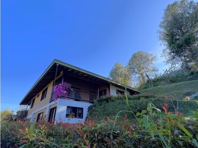 Casa de campo de alto standing de 3 dormitorios en venta Guatapé, Departamento de Antioquia